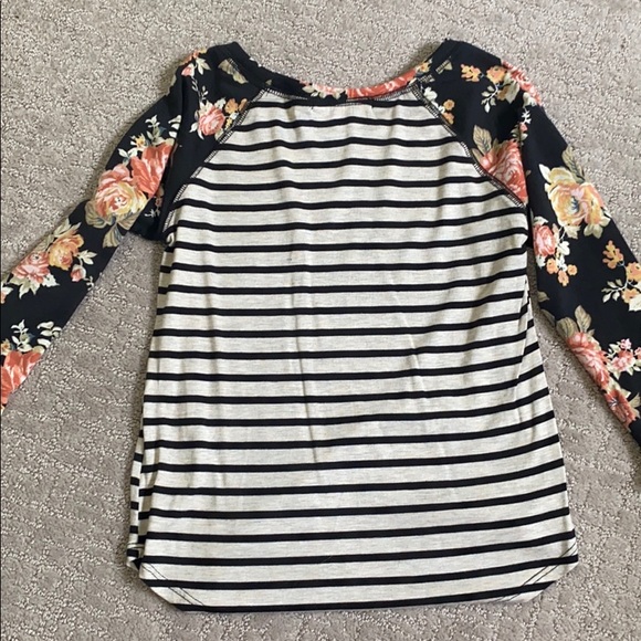 3 quarter length blouse - Picture 2 of 2